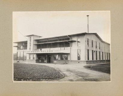 Pasir-Malang Tea and Cinchona Enterprise, album page, photograph, Album page with a photo of the