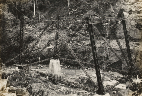 Railway bridge over the Ci Somang under construction, album page, photograph, Album page with a