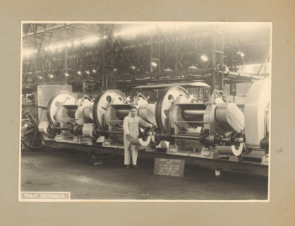 Crêpe Battery, album page, photograph, Album page with a photo of a 'crêpe battery', produced