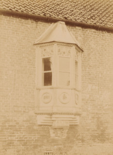 Bay window on the north facade of the Ter Apel Monastery, photograph, annotation: 'Ter Apel',