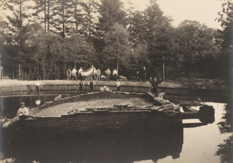 Foundation of a hunting lodge in Heelsum, photograph, annotation: 'F', annotation: 'Heelsum,