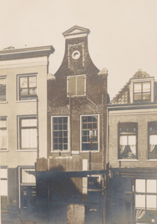 Façade of Langestraat 102 in Amersfoort, photograph, annotation: 'Amersfoort (U.), Langstraat No