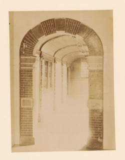 Covered hall in the Women's House in Zwolle, photograph, annotation: 'Zwolle hallway in the women's