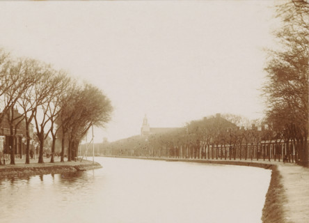 Canal in Den Helder, cabinet photograph, collector's mark: 'Vosmaer', number: '0.50', photographer: