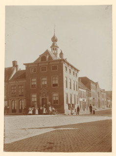 View of the town hall in Buren, photograph, annotation: 'Stadhuis, Buren', annotation: 'Het