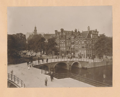 View of the Prinsengracht at the Brouwersgracht in Amsterdam, photograph, annotation: