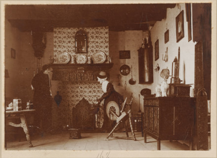 Interior of a living room, furnished in the old style of Texel with dolls, photograph, annotation: