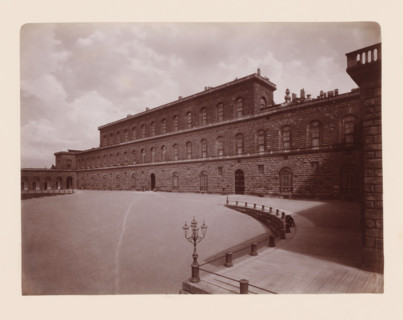Palazzo Pitti, eretto sui disegni di Brunellesco nel 1440, Palazzo Pitti in Florence, Italy,