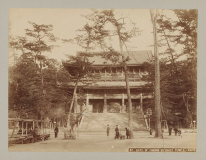 Gate of Chion-in Temple, Kyoto, 37. Gate of Chionin Buddhist Temple. - Kyoto, photograph, number: