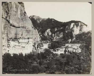 78 Vue générale du monastère de Megaspiléon, View of the monastery of Megaspileon, photograph,