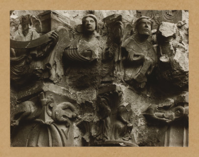 Detail of a capital of the Gnadenpforte in Bamberg Cathedral, Marienpforte, r. Kapitellzone, rv SO