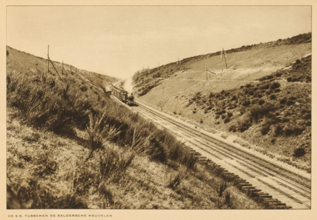 State Railways train on the tracks in the hills of Gelderland, The SS between the Gelderland hills,
