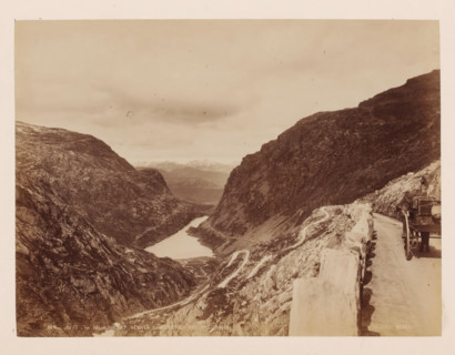 View from Reldalsfjeldet with mountains around it, Norway, photograph, View over a deep valley