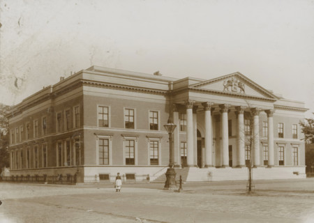 Palace of Justice in Leeuwarden, photograph, Leeuwarden, 1890 - 1910, photographer, paper,