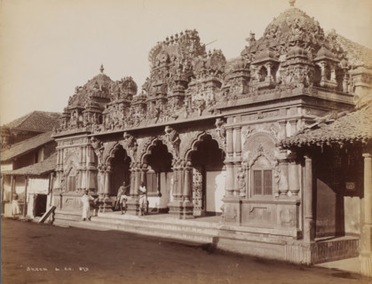 Hindu temple with priests, Colombo, Sri Lanka, photograph, Temple, Ceylon ? (current Sri Lanka).,
