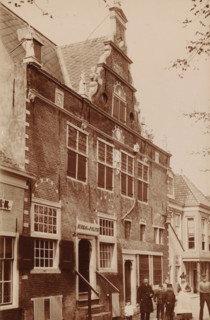 Facade of the Weigh House in Enkhuizen, photograph, inscription: 'Enkhuizen', Enkhuizen, c. 1885 -