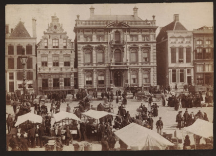 Buildings along the Grote Markt in Groningen, photograph, inscription: 'Groningen', name: 'JG