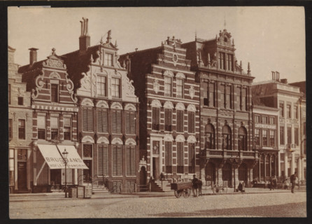 Buildings along the Grote Markt in Groningen, photograph, inscription: 'Groningen', photographer: