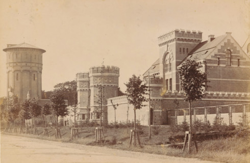 Exterior of the Cellular Penal Prison in Groningen, photograph, inscription: 'Groningen?', name: