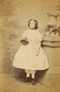Portrait of an unknown girl from the Marmelstein family, photograph, carte-de-visite, address:
