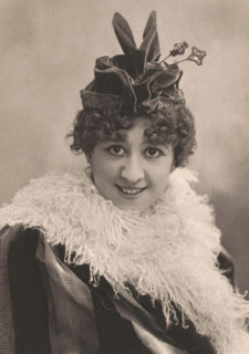 Portrait of Biana Duhamel, Melle Biana Duhamel, page, photomechanical print, photographer: Félix