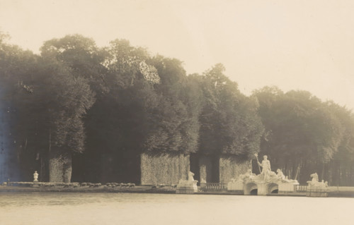 Le Lac et le Groupe de Neptune, View of a lake containing sculptures of Neptune, photograph, page,