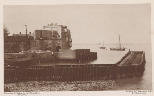View of a dock, page, photomechanical print, inscription: 'Bulletin de l'Association belge de