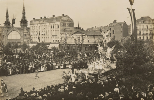 Wagon, glorification of Antoon van Dijck, photograph, page, Antwerp, c. 1899, photographer, paper,