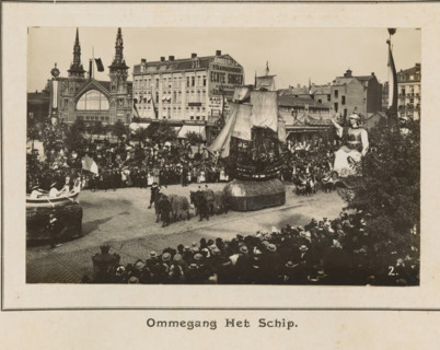 Ommegang the ship, photograph, page, Antwerp, c. 1899, photographer, paper, printing, height 98 mm