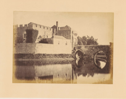 Gatehouse and bridge of Leeds Castle, photograph, page, inscription: 'No.4.', photographer: John