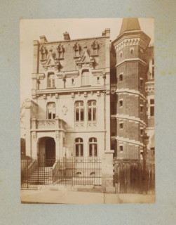 Façade of a building in Paris, photograph, This photo is part of a cover with 35 photos and a title