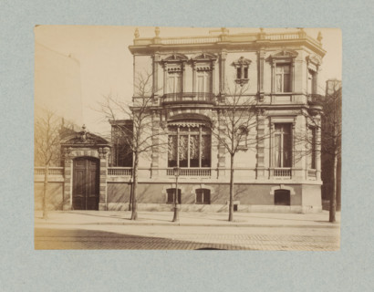 Façade of a villa in Paris, designed by Jules Février, photograph, This photo is part of a cover