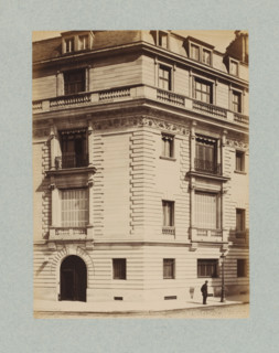 Corner of a building in Paris, photograph, This photo is part of a cover with 35 photos and a title