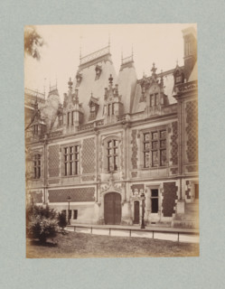 Façade of a residential house in Paris, designed by Jules Février, photograph, This photo is part