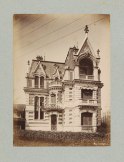 Façade of a villa in Paris, photograph, This photo is part of a cover with 35 photos and a title