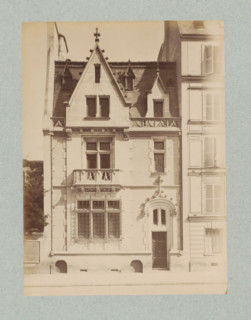 Façade of a residential house in Paris, designed by Henri Deverin, photograph, This photo is part