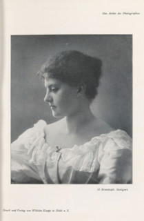 Portrait of an unknown woman, page, photomechanical print, inscription: 'Das Atelier des