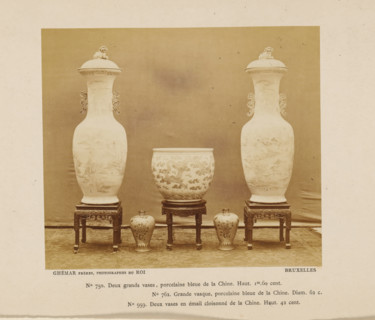 Four Chinese vases and one Chinese kettle, photograph, page, inscription: 'No. 750 Deux grands