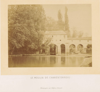 Le moulin de Charentonneau, Exterior of the Moulin Brûlé in the Marne, photograph, page,