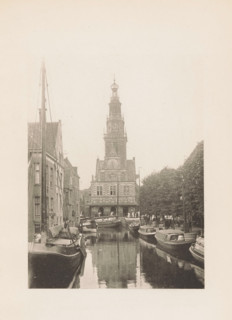 View of the Waag in Alkmaar, page, photomechanical print, title: 'The Town Weighing House, Alkmaar