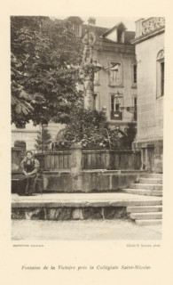 View of a fountain in Fribourg, Fontaine de la Victoire près la Collégiale Saint-Nicolas, page,