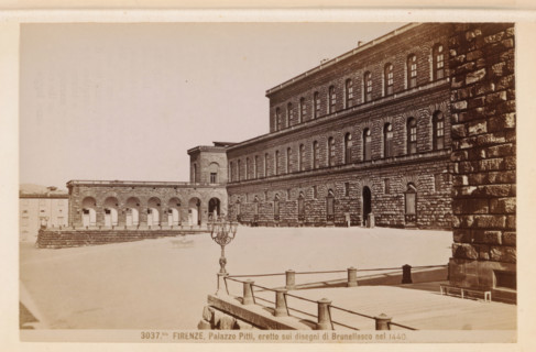 Firenze. Palazzo Pitti, eretto sui disegni di Brunellesco nel 1440, Facade of the Palazzo Pitti in