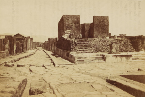 View of the ruins of the Tempio della Fortuna Augusta in Pompeii, Pompei, fortune magasin terres
