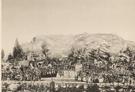 Festakt. Schlussbild, View of the final performance of the Calven-Feier in Chur, page,