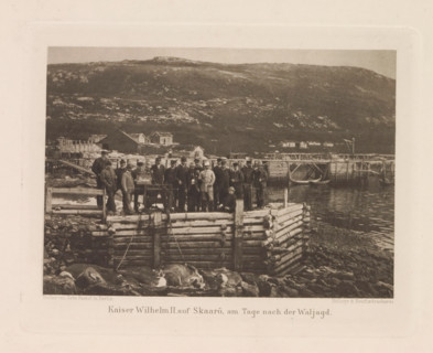 Group portrait of Emperor Wilhelm II of Germany and his entourage at Skårøya, Kaiser Wilhelm II auf