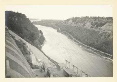 Niagara Falls Cataracts, Niagara Falls, United States, Canada, photograph, title: 'NIAGARA FALLS,