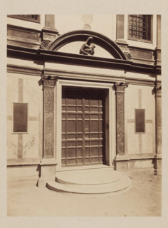 Portal with relief of Mary and Child in the round arch above, photograph, c. 1880 - c. 1900,