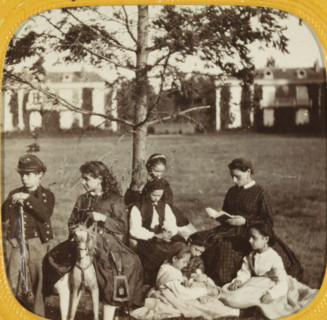 Group of people in Palace Garden, Paris, photograph, tissue stereograph, photographer: EL, France,