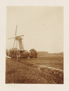 Windmill of the Schieveen polder near Overschie, photograph, Meadow with the upper windmill of the