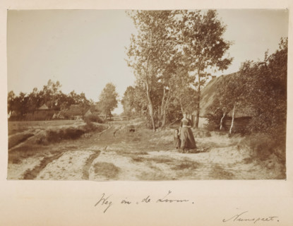 Farmer's wife and child on a small road in 'de Zoom' in Nunspeet, photograph, title: 'Road in 'de